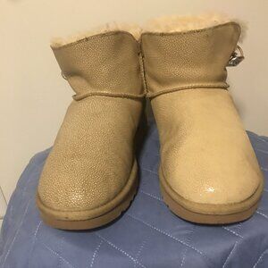 UGG S/N 1006491 taupe beige fur lined textured leather ankle boots